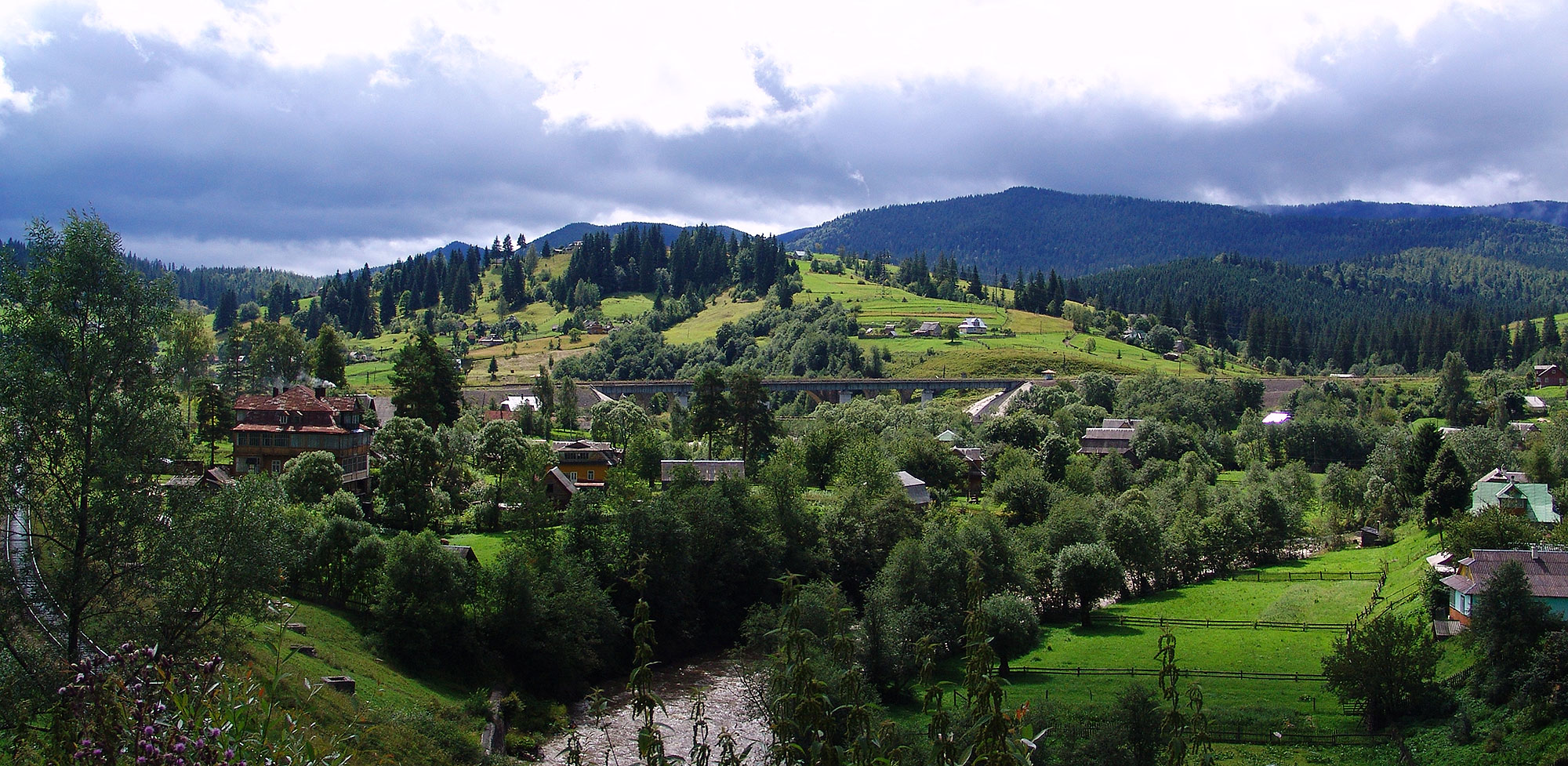 Worochta – miejscowość turystyczna u stóp Czarnohory