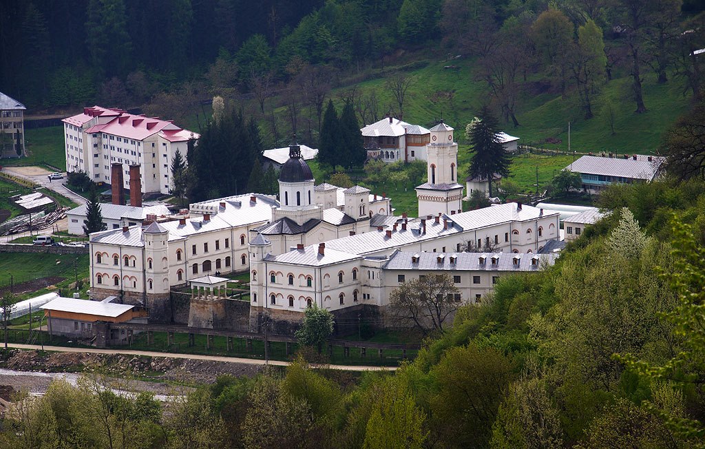 Karpaty Rumuńskie: Mănăstirea Bistriţa – Góry Căpăţânii